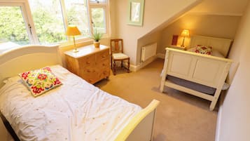4 bedrooms, individually decorated, individually furnished, free WiFi