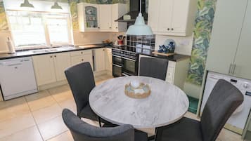 Fridge, dishwasher, cookware/dishes/utensils