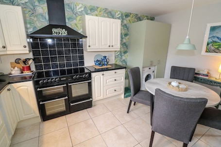 Fridge, dishwasher, cookware/dishes/utensils