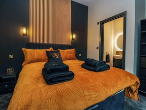 4 habitaciones, decoración personalizada y muebles diferentes 