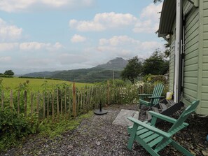 Property grounds - Shepherd's Hut at Penrallt Goch (Blaenau Ffestiniog)