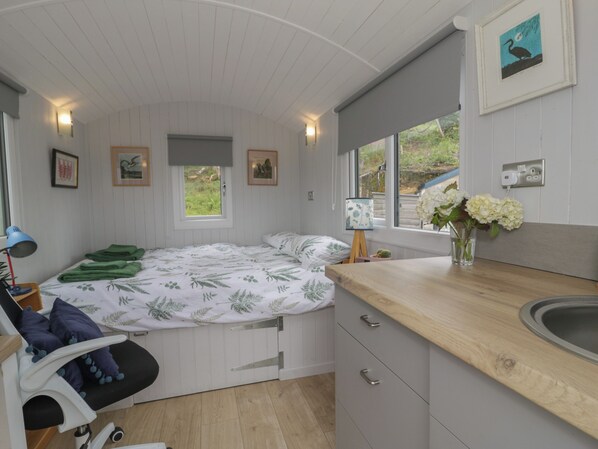 1 bedroom, individually decorated, individually furnished, free WiFi - Shepherd's Hut at Penrallt Goch (Blaenau Ffestiniog)