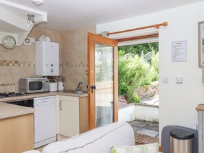 Réfrigérateur, lave-vaisselle, bouilloire électrique, grille-pain