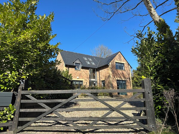 Exterior - Woodside House (Oxford)