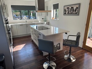 Dishwasher, cookware/dishes/utensils