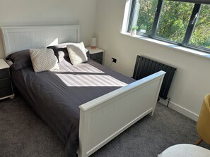 4 bedrooms, individually decorated, individually furnished, free WiFi - Woodside House (Oxford)