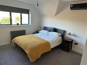 4 habitaciones, decoración personalizada y muebles diferentes 