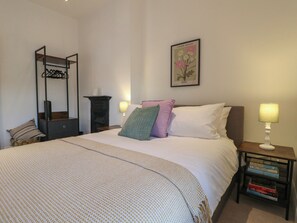 3 bedrooms, individually decorated, individually furnished, free WiFi - Lavender Cottage (Bourne)