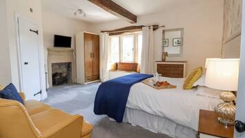 4 bedrooms, individually decorated, individually furnished, free WiFi