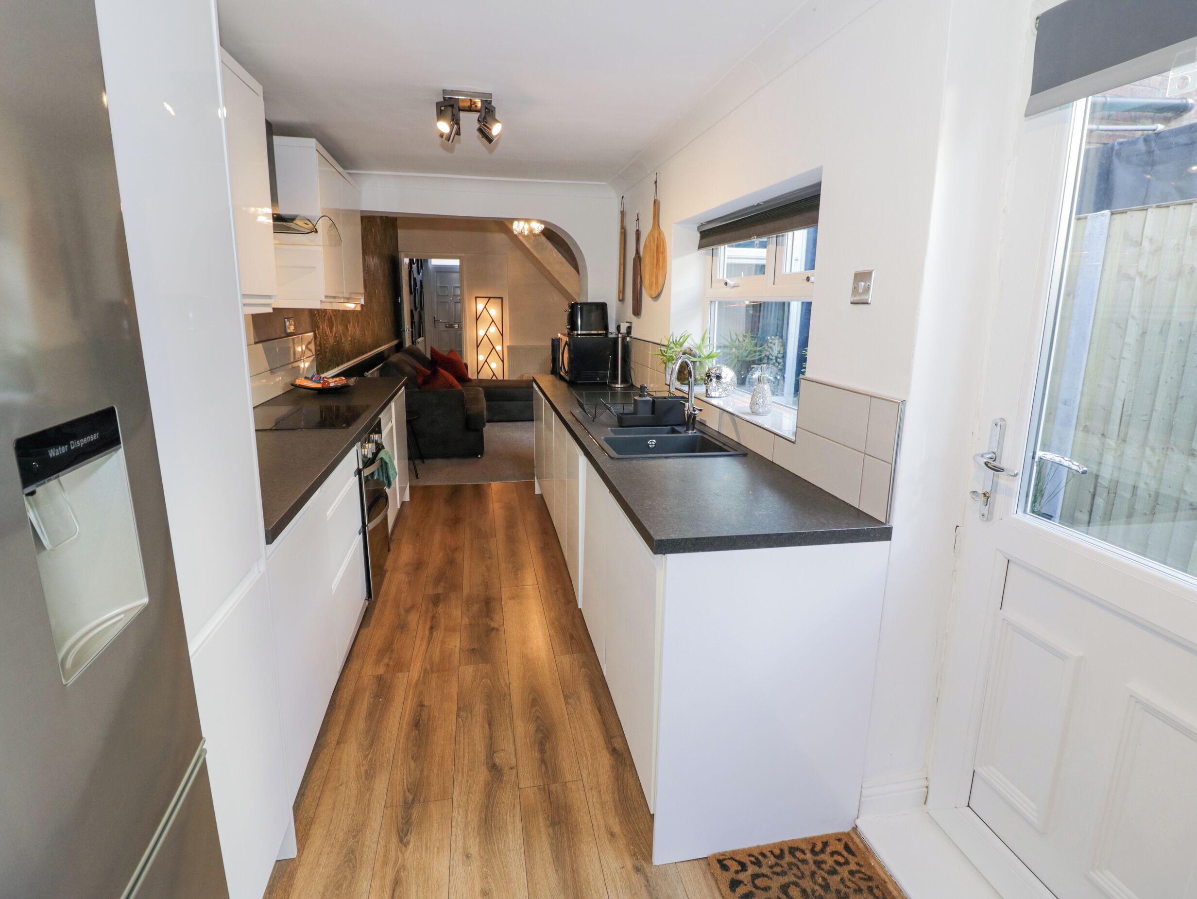 冰箱、电热水壶、烤面包机、厨具/餐具