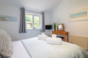 2 bedrooms, individually decorated, individually furnished, free WiFi