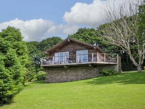 Cottage | Exterior - 3 Lake View (Looe)
