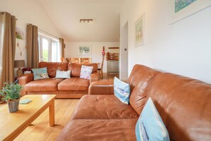Living area - 3 Lake View (Looe)