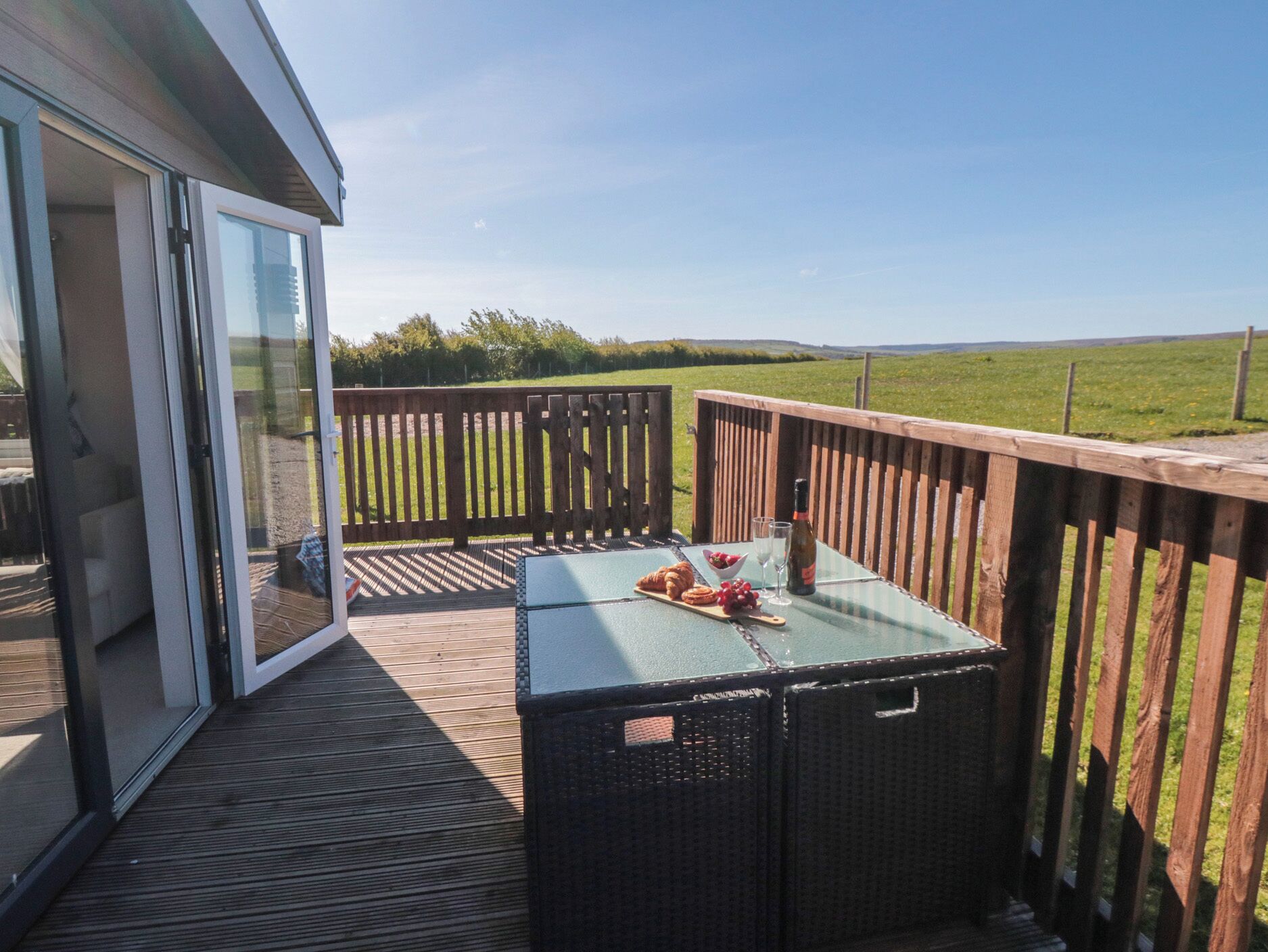 Cottage | Outdoor dining