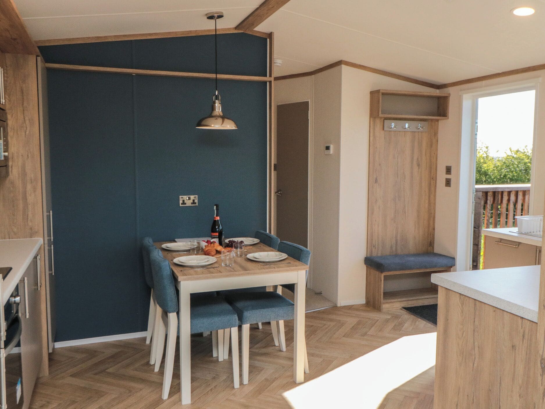 Cottage | Dining