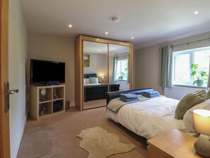 2 bedrooms, individually decorated, individually furnished, free WiFi