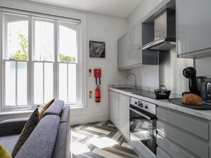 Refrigerador, lavavajillas, tetera/pava eléctrica, tostadora