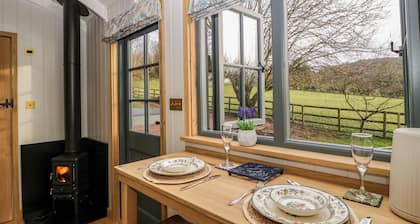 Evendine Hut @ Evendine Cottage