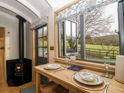 Evendine Hut @ Evendine Cottage