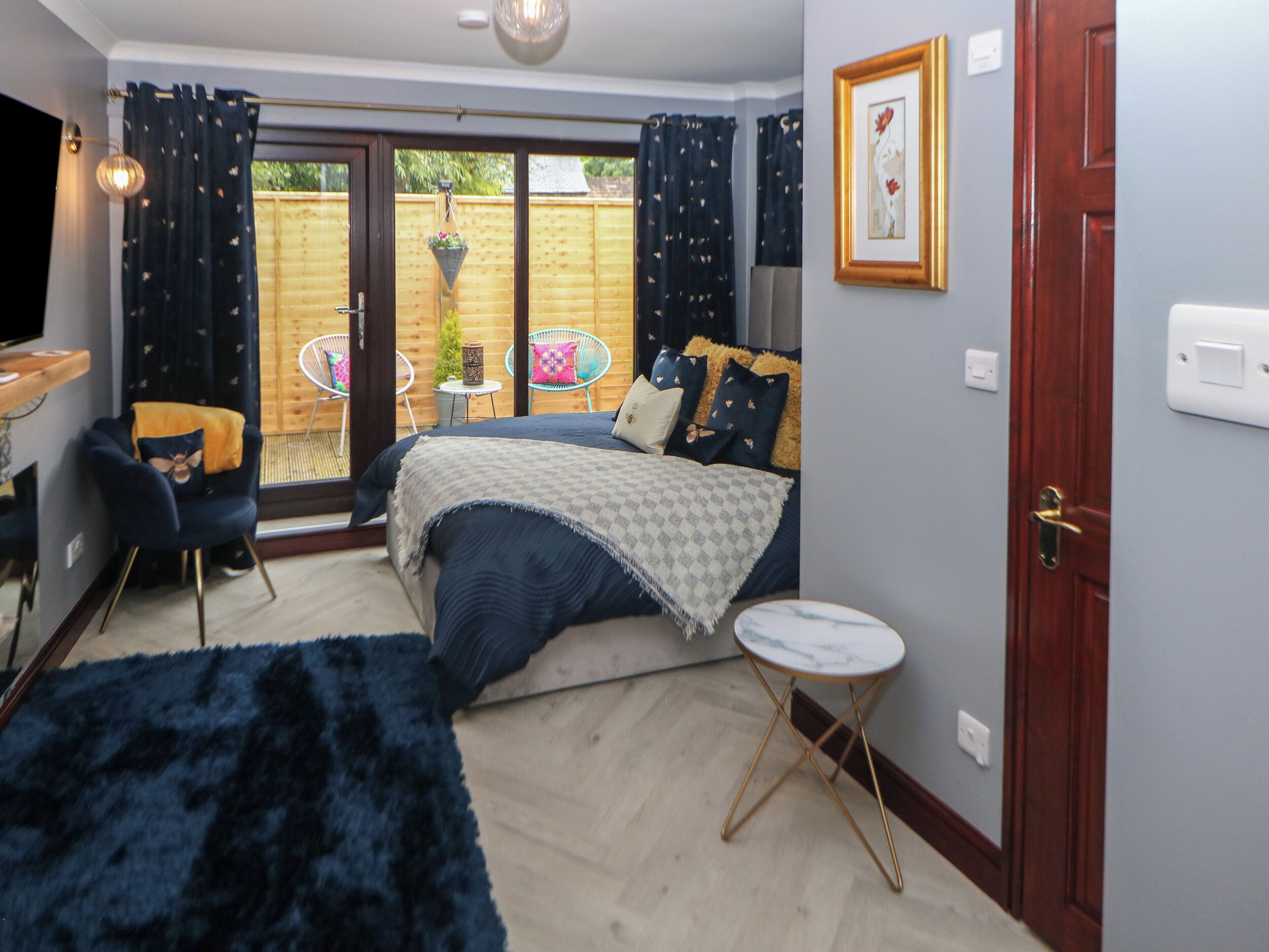 1 bedroom, individually decorated, individually furnished, free WiFi