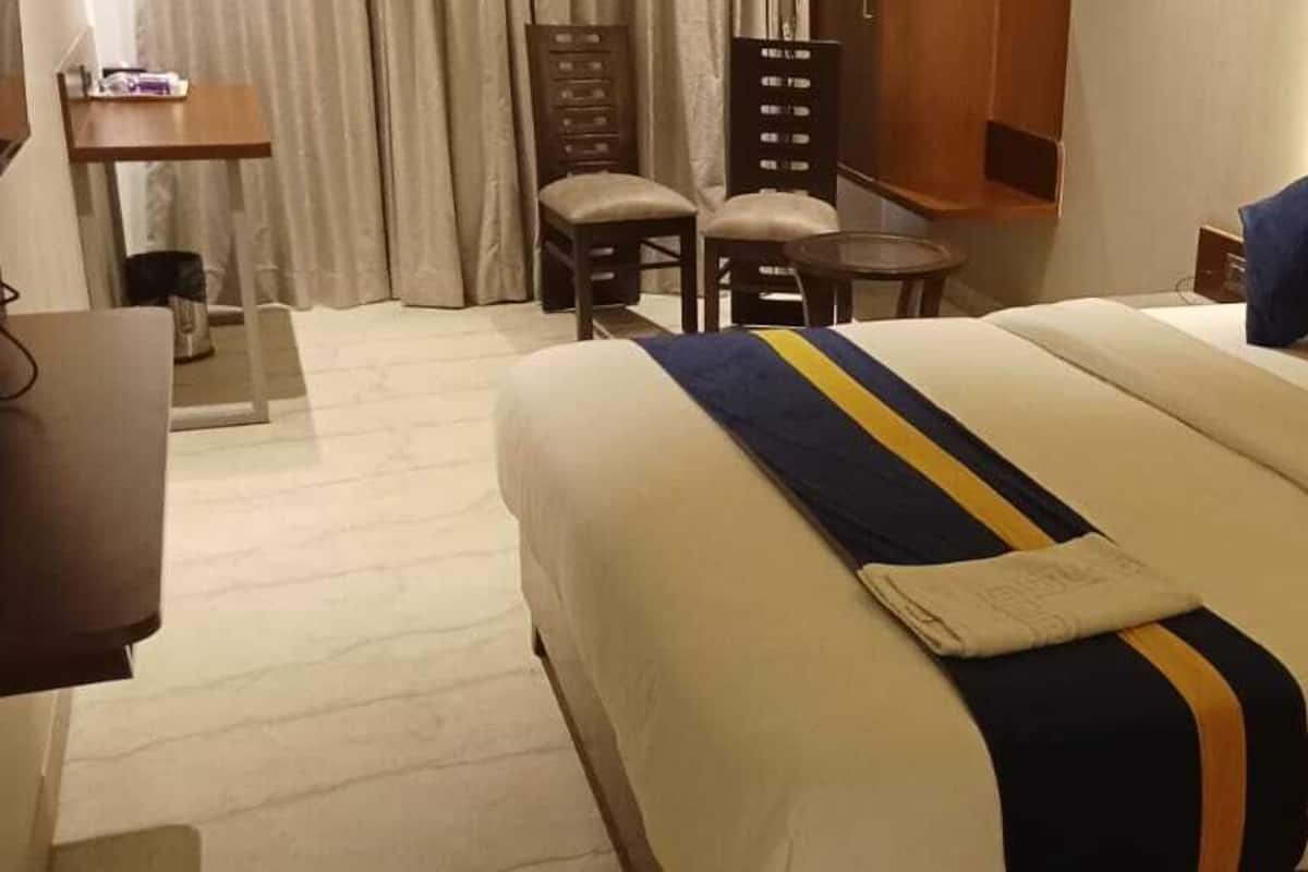 Deluxe Room, City View | Premium bedding, Select Comfort beds, in-room safe, iron/ironing board