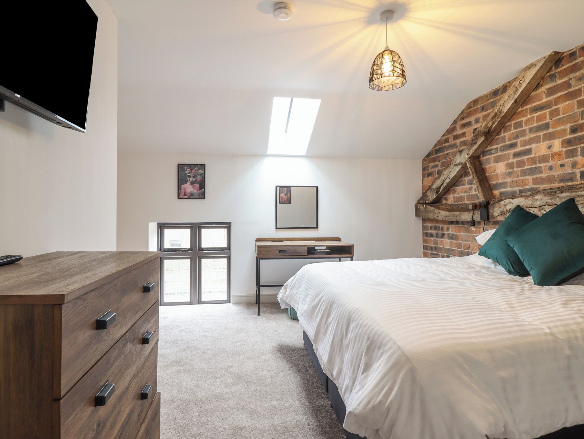 4 bedrooms, individually decorated, individually furnished, free WiFi