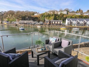 Property grounds - Sailing Home (Porthmadog)