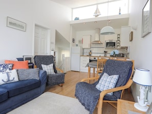 Living area - Sailing Home (Porthmadog)