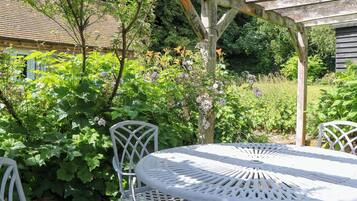 Cottage | Outdoor dining