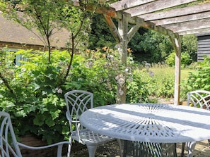 Cottage | Tempat makan luar