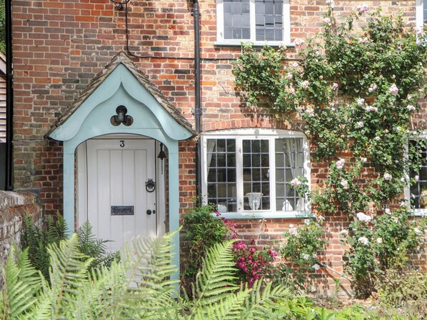 Cottage | Exterior detail - 3 Malthouse Cottages (Alton)