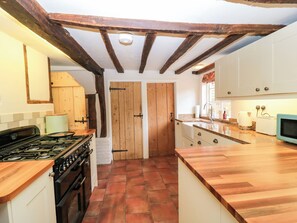 Fridge, dishwasher, electric kettle, cookware/dishes/utensils - 3 Malthouse Cottages (Alton)