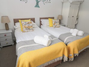 3 habitaciones, decoración personalizada y muebles diferentes 