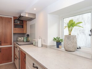 Dishwasher, cookware/dishes/utensils