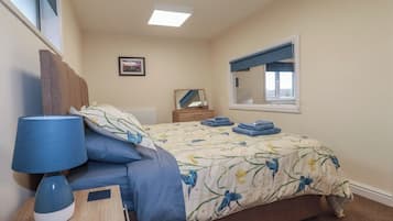 1 bedroom, individually decorated, individually furnished