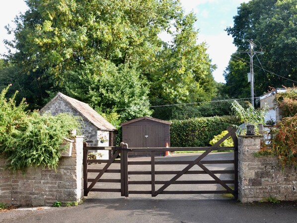 Cottage | Property grounds