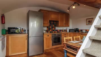 Refrigerador, lavavajillas, tetera eléctrica y tostadora