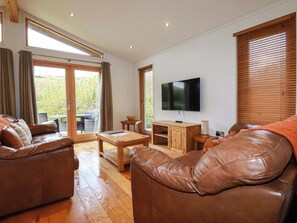 Living area - 1 Hedgerows (Looe)