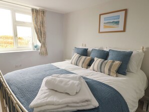 3 bedrooms, individually decorated, individually furnished, free WiFi - Ty Bach (Ty Croes)