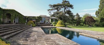 เดอะ โคโลเนด