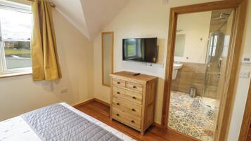 2 bedrooms, individually decorated, individually furnished, free WiFi