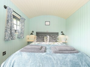 1 bedroom, individually decorated, individually furnished - Bracken (Bude)