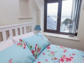 4 bedrooms, individually decorated, individually furnished, free WiFi