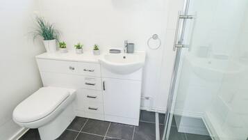 Cottage | Bathroom | Shower