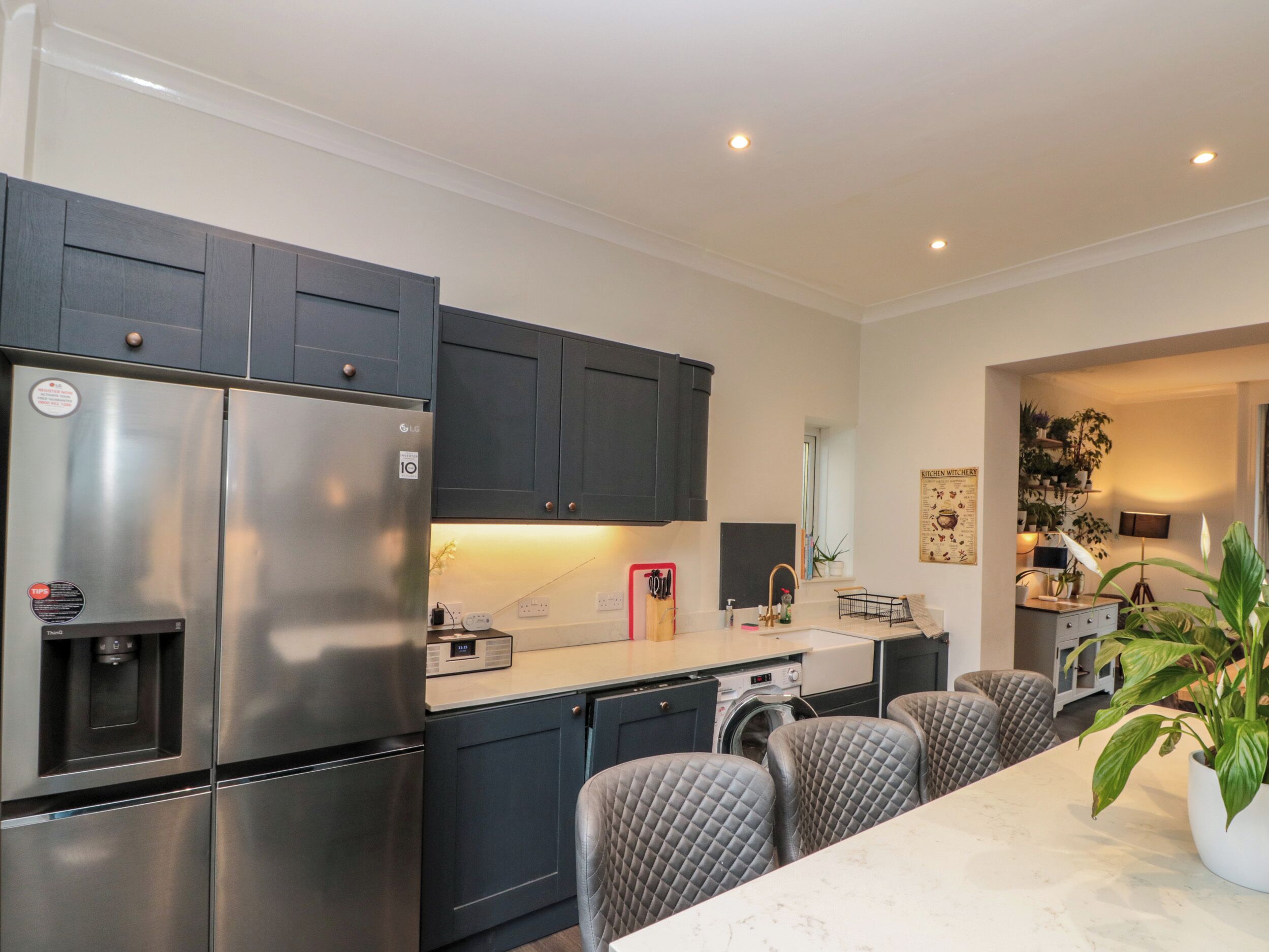 冰箱、洗碗机、电热水壶、烤面包机