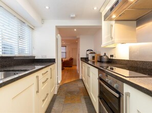 Fridge, dishwasher, electric kettle, toaster - Keldas (Ambleside)