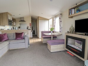 Living area - Coastal Retreat (Norwich)