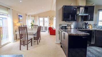 Buzdolabı, bulaşık makinesi, elektrikli su ısıtıcısı