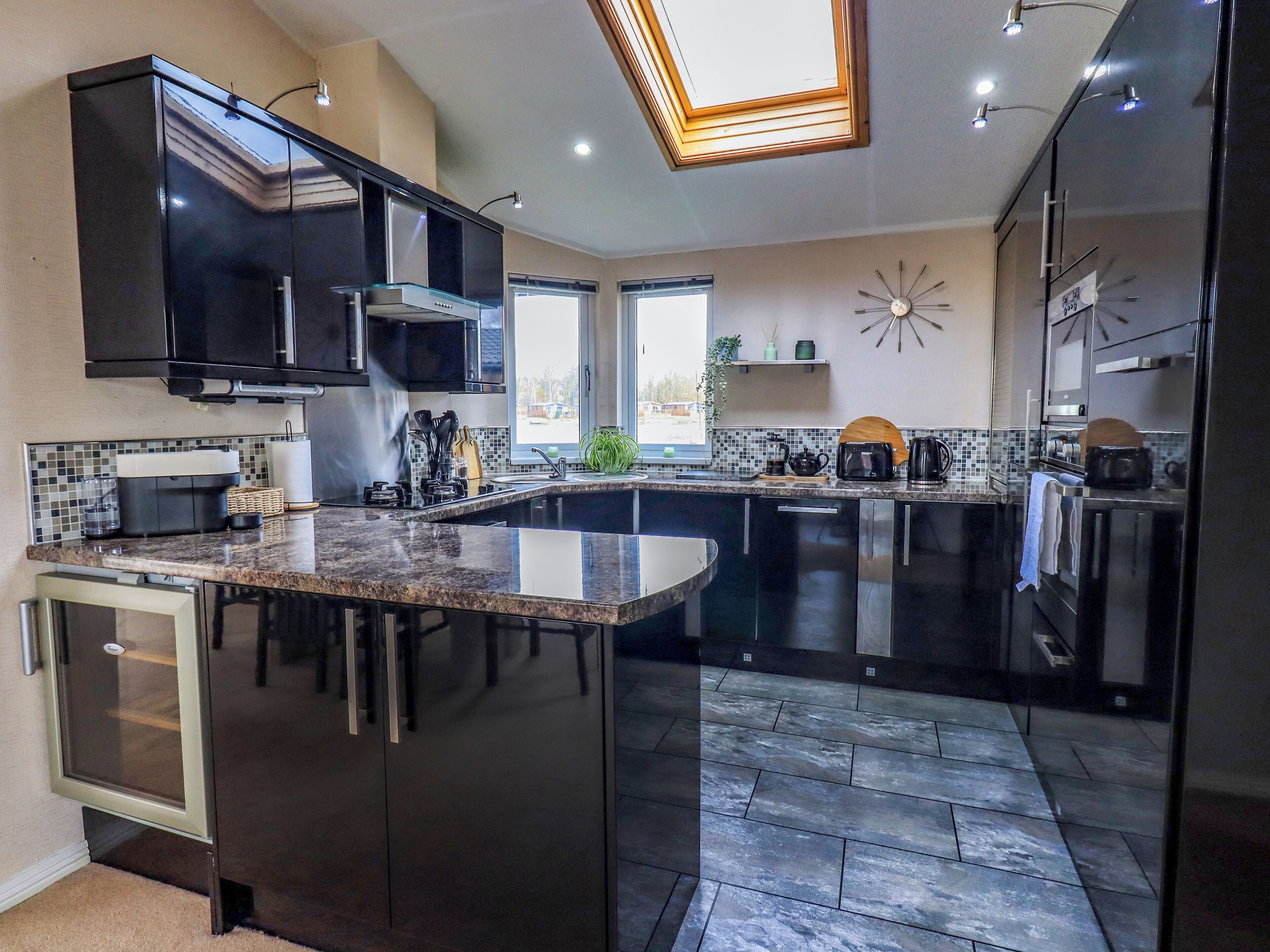 冰箱、洗碗机、电热水壶、厨具/餐具