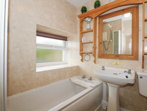 Shower - Dalar Cottage (Garndolbenmaen)
